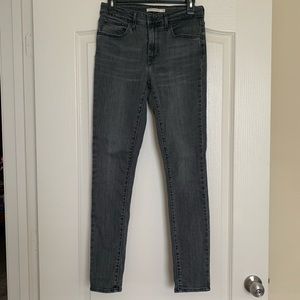 Gray Levi’s high rise skinny